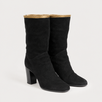 Suede boots